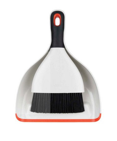 OXO Good Grips Kehrgarnitur – 30 cm, Kunststoff, Grau, arretierbarer Besen, rutschfester Griff