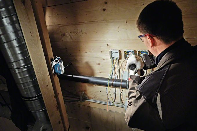 Bosch Professionelle Arbeitsleuchte GLI 10.8V – 330 lm, Akkubetrieb, Blau, Magnet, ohne Akku/Ladegerät