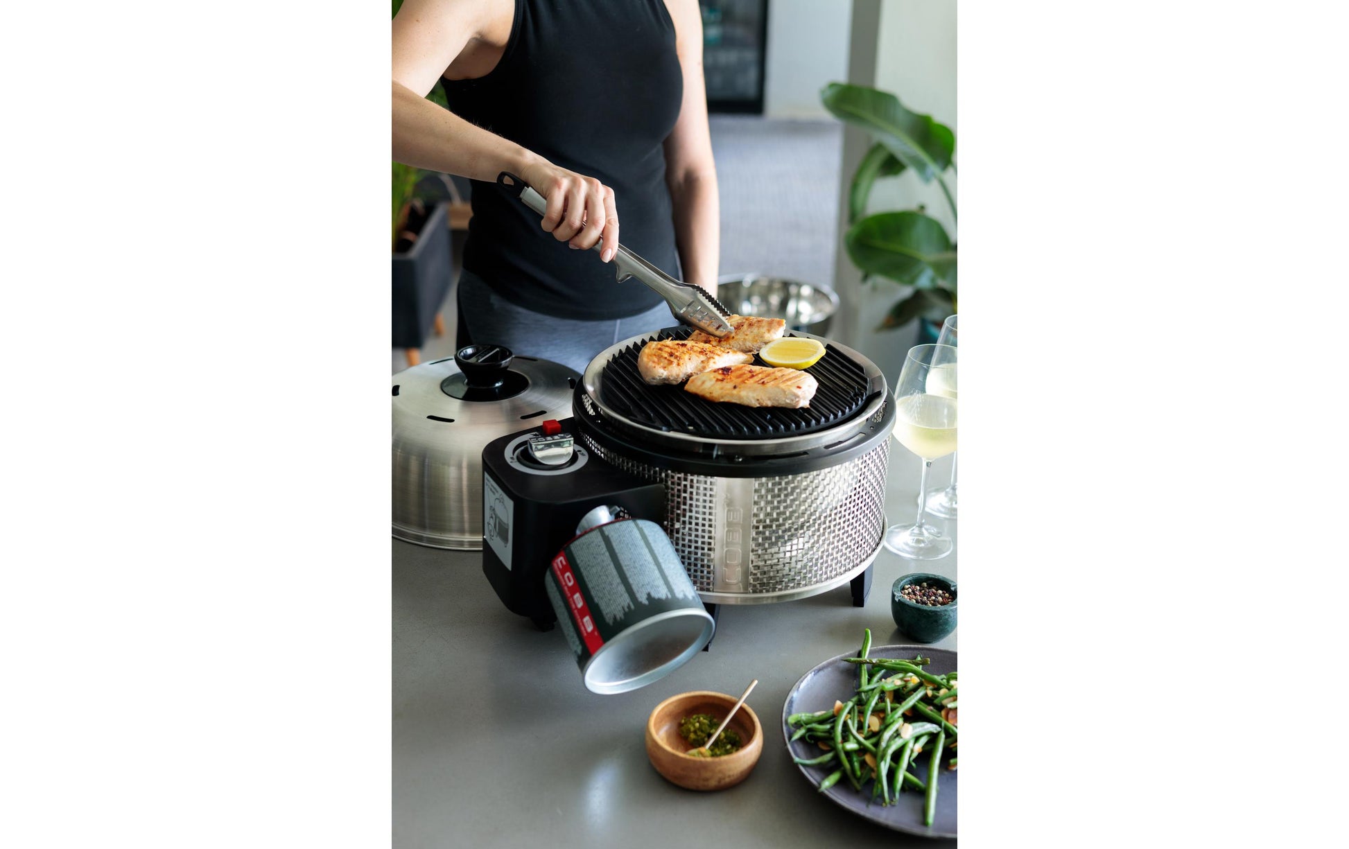 Cobb Gasgrill Deluxe 2.0 – 4 Personen, Gas, 41×41×40 cm – Schwarz/Edelstahl