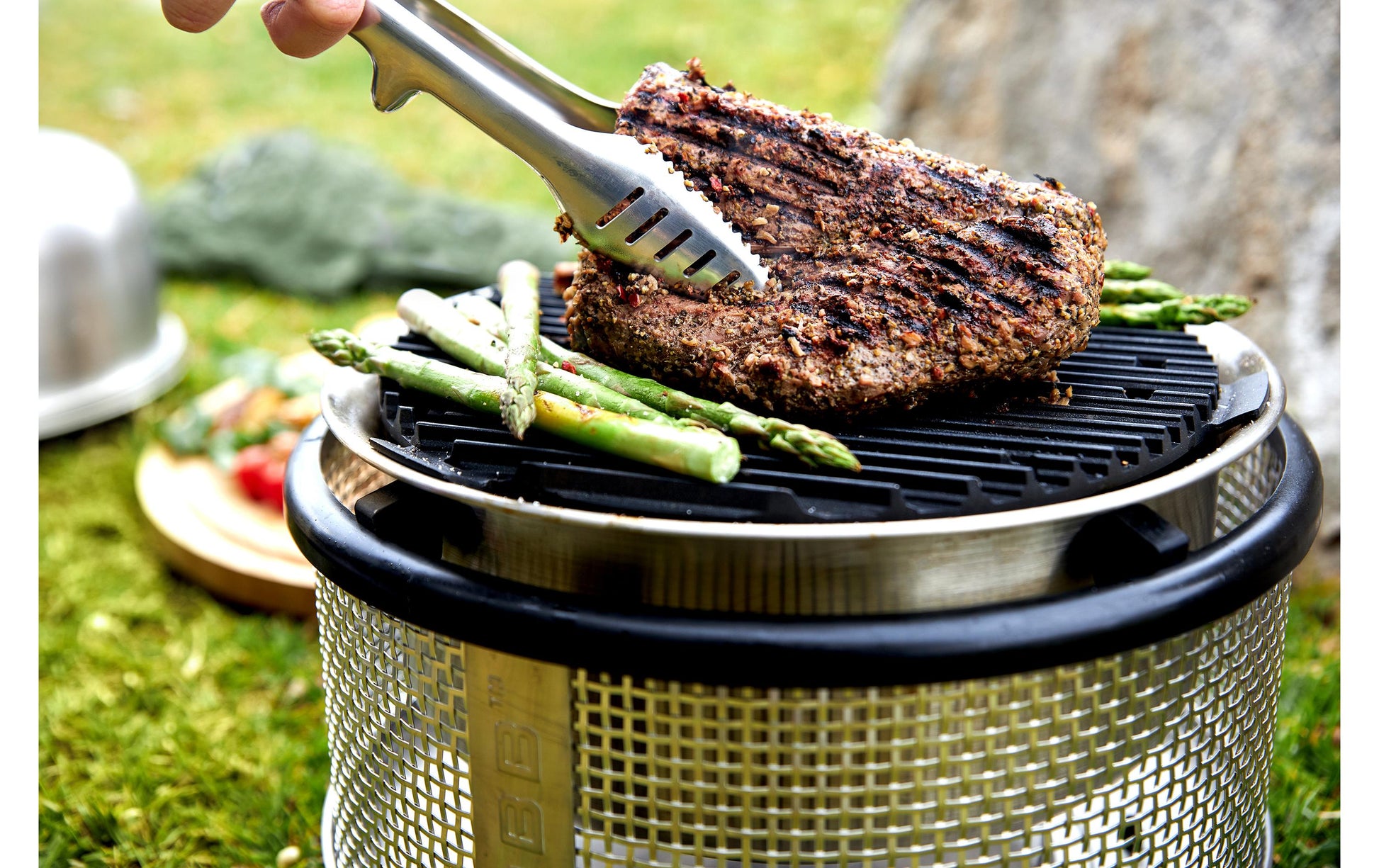 Cobb Camping-Grill Premier Air Deluxe – 5 Personen, 26 × 26 cm Kochfläche, Holzkohle – Edelstahl