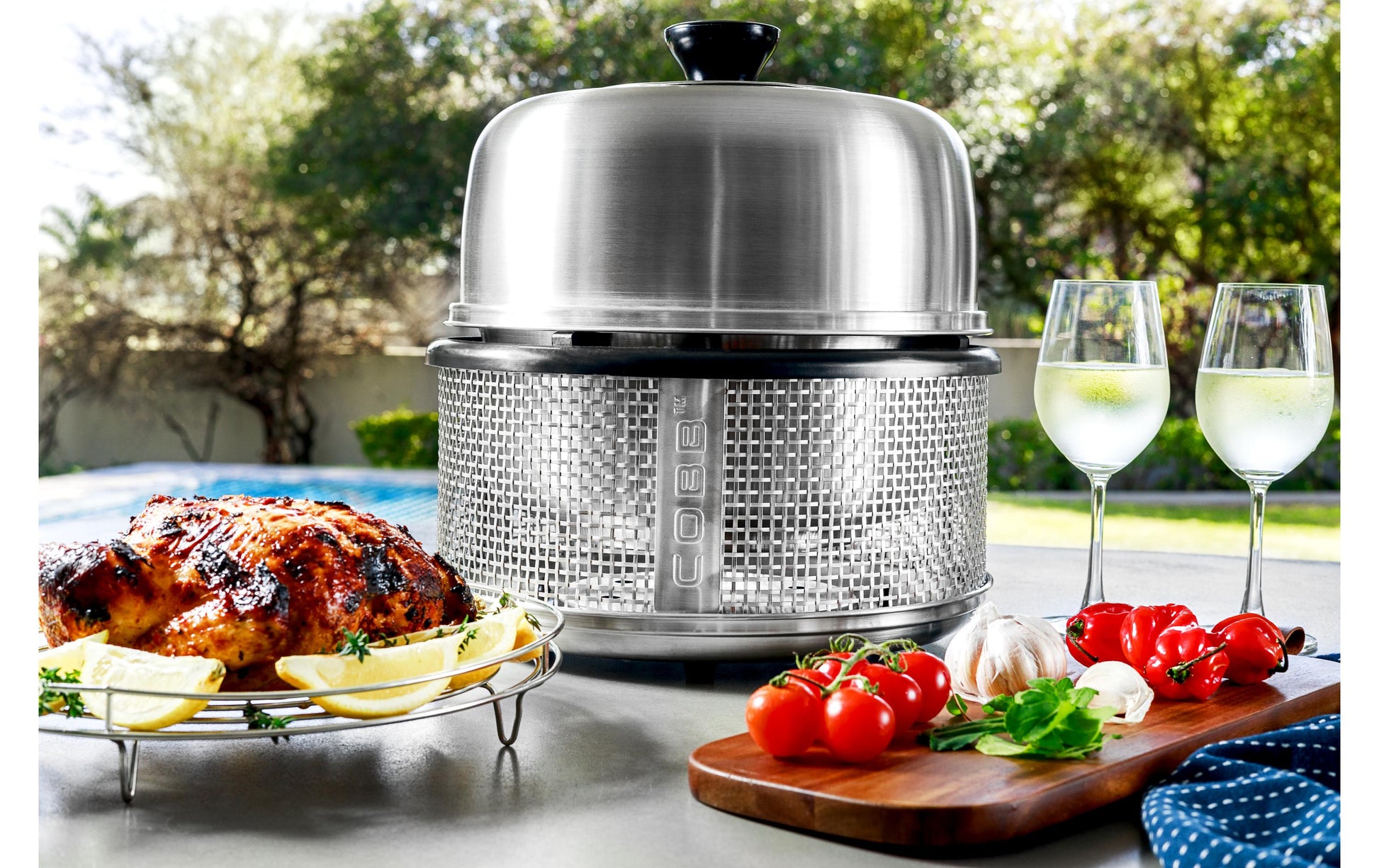 Cobb Camping-Grill Premier Air Deluxe – 5 Personen, 26 × 26 cm Kochfläche, Holzkohle – Edelstahl