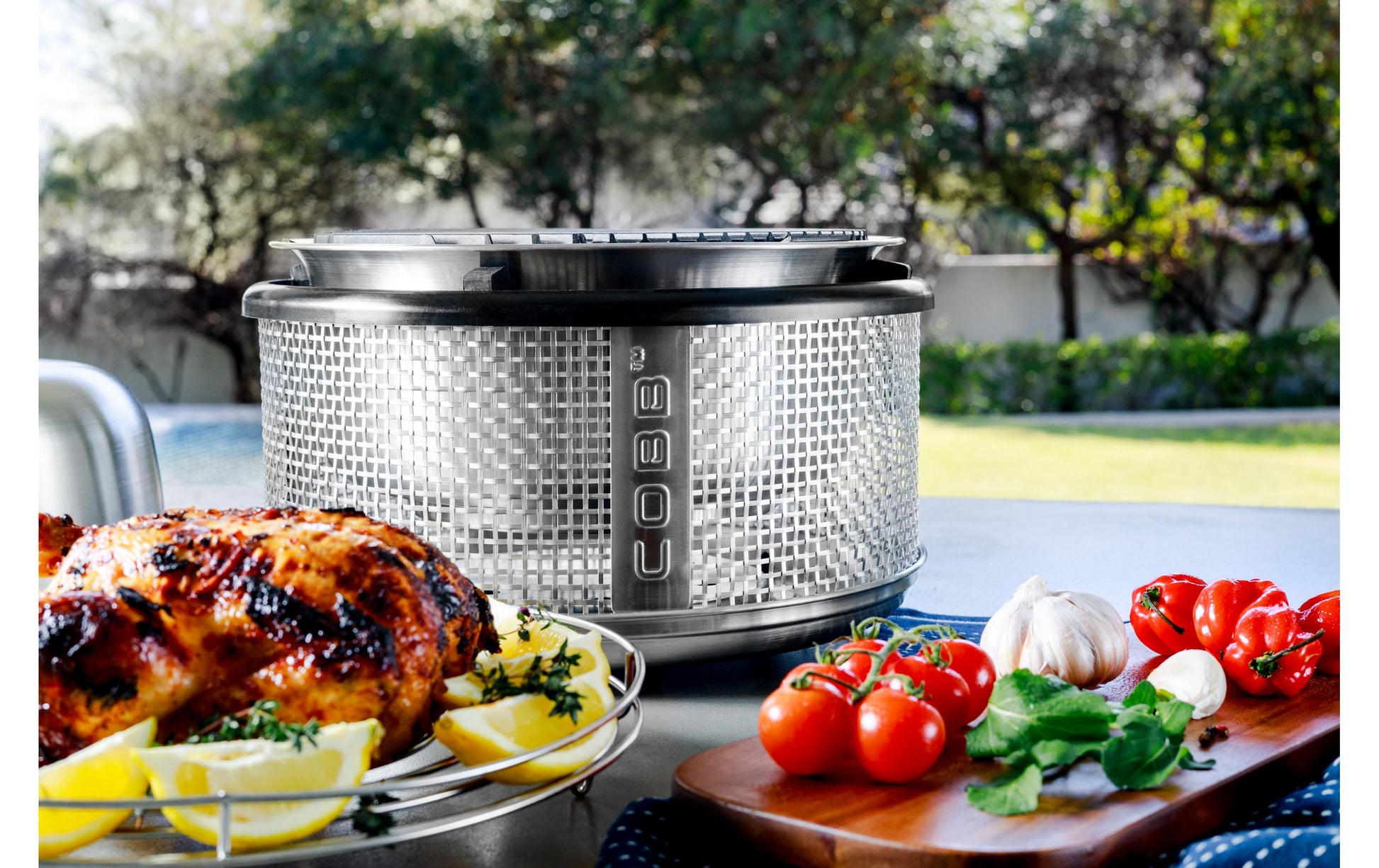 Cobb Camping-Grill Premier Air Deluxe – 5 Personen, 26 × 26 cm Kochfläche, Holzkohle – Edelstahl