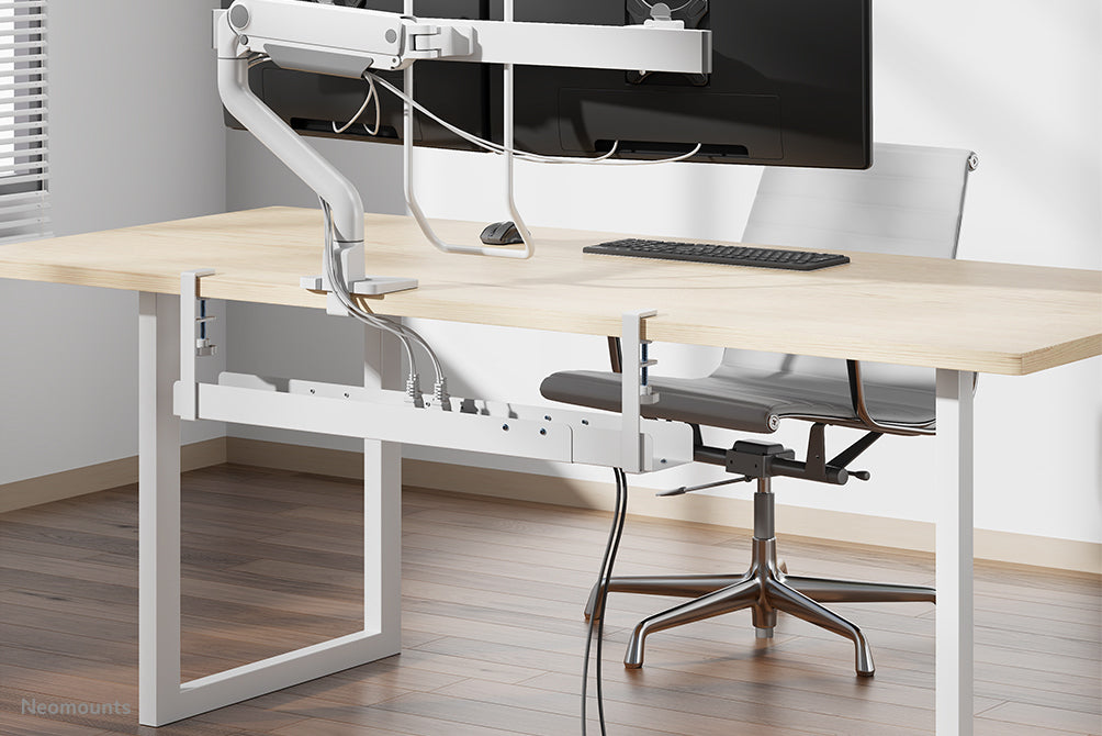 Neomounts Kabelkanal ADS07-120WH – 0,80–1,20 m, weiss, mit Tischklemme, Tragkraft bis 5 kg