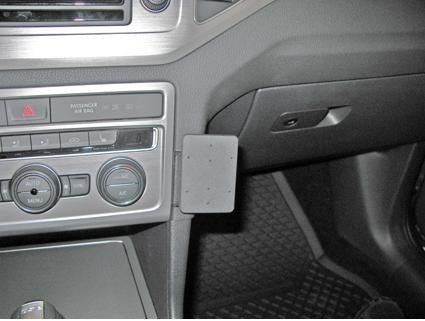 Brodit Auto-Halterung, abgewinkelt, passiv – für Volkswagen Golf Sportsvan 15–19 – Schwarz