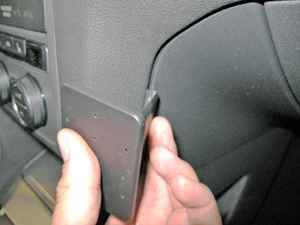 Brodit Auto-Halterung, abgewinkelt, passiv – für Volkswagen Golf Sportsvan 15–19 – Schwarz