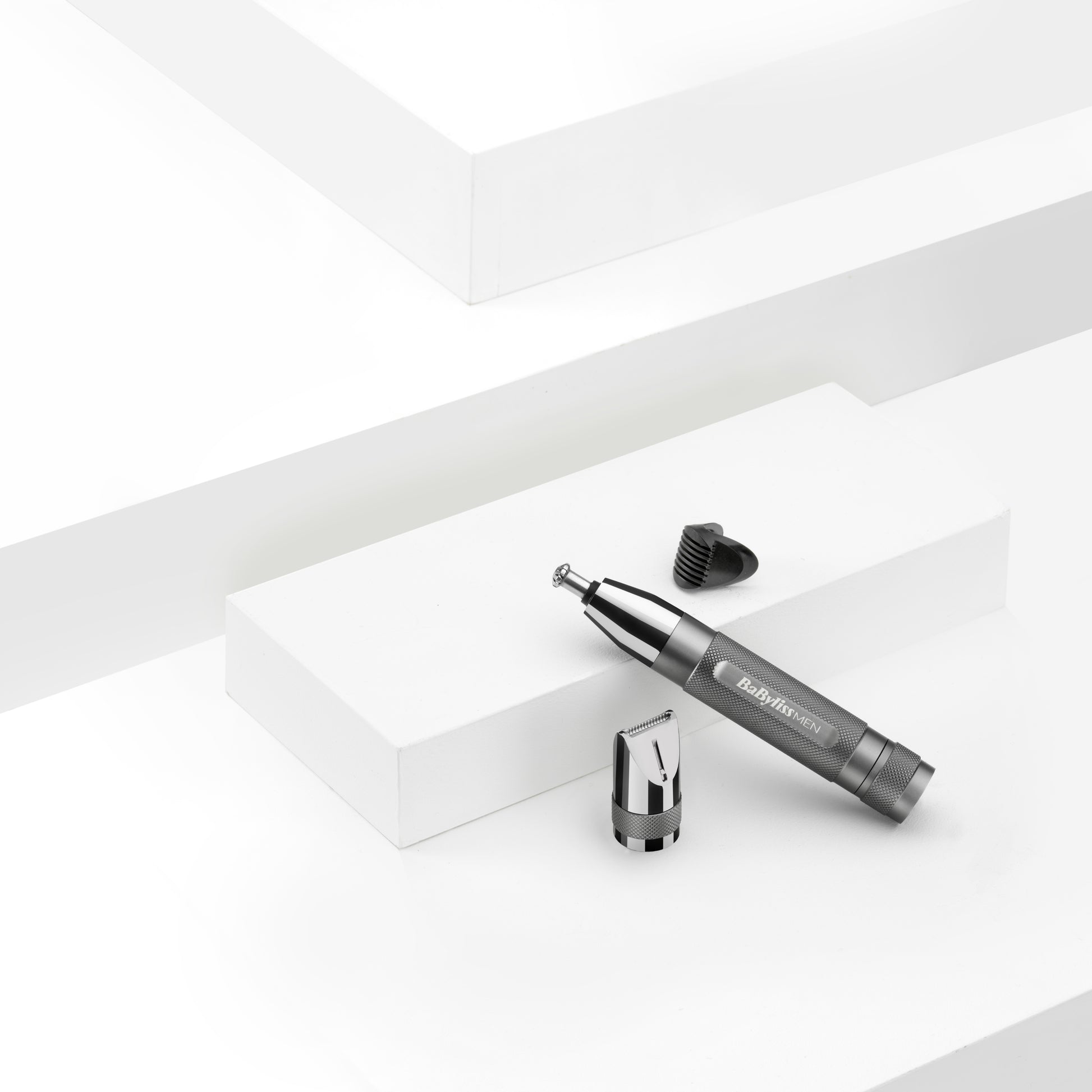 BaByliss Nasenhaarschneider E116E – batteriebetrieben, 2 Kammaufsätze – grau, Edelstahlmesser