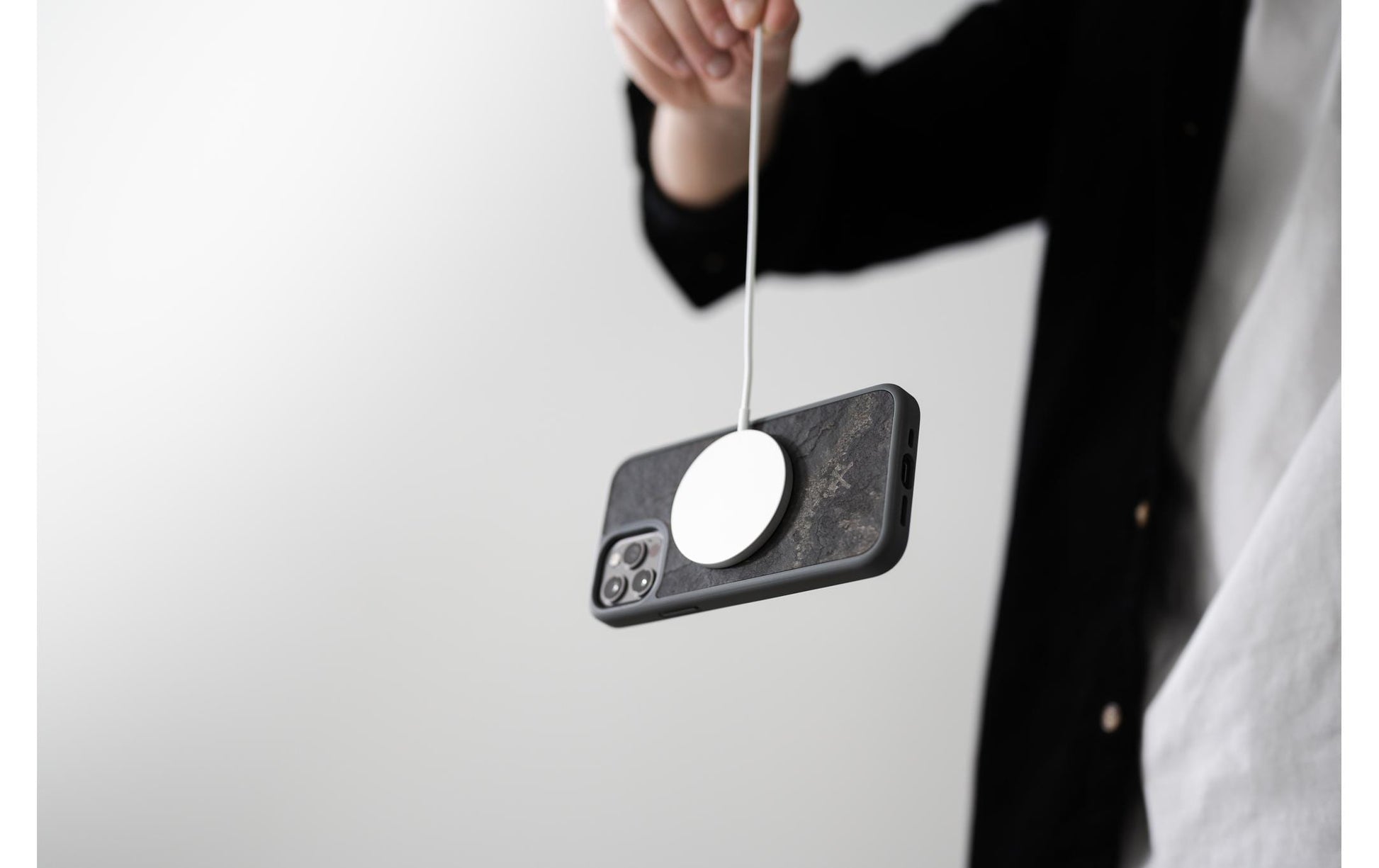 Woodcessories Backcover – für Apple iPhone 14 Plus – grau – TPU, MagSafe-kompatibel