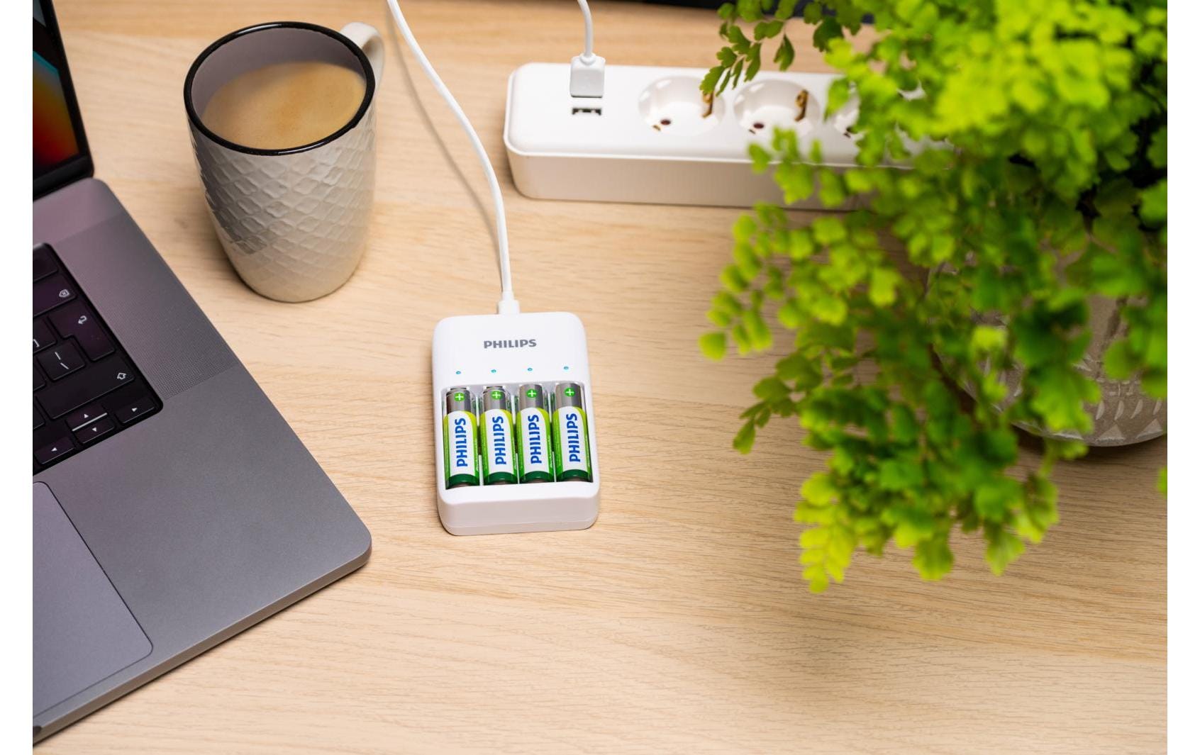 Philips AA/AAA Akkus, Nickel-Metallhydrid (NiMH), 2×700 mAh + 2×1300 mAh, 1,2 V – 4 Stk.