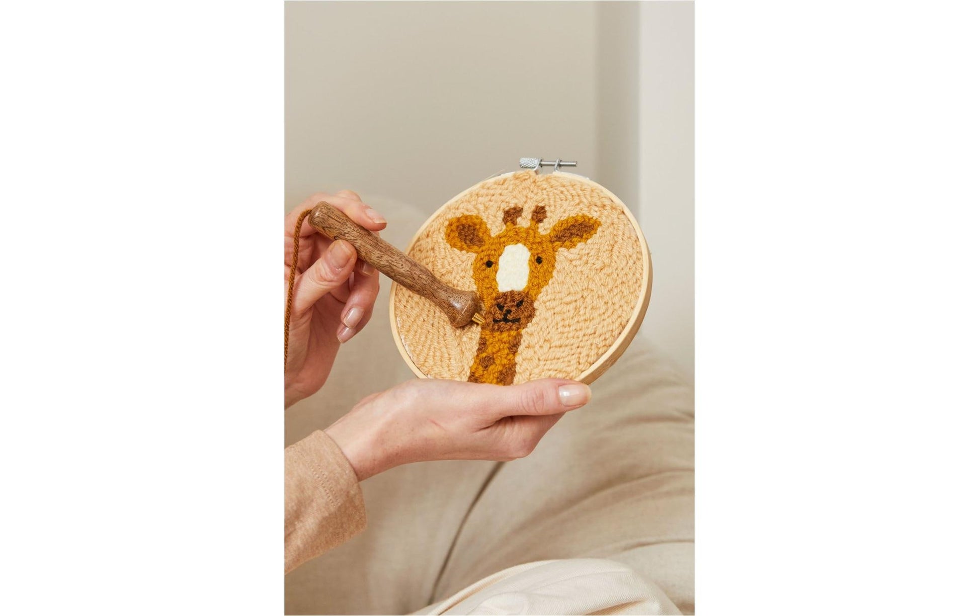 DMC Bastelset (Stick-/Punch-Nadel) – Giraffe Georg – Ø 15,7 cm – 10-teilig