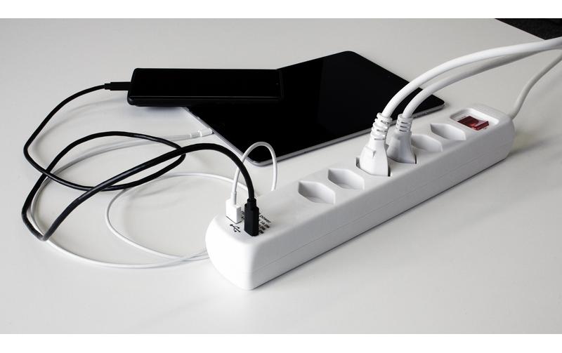 Steffen Steckdosenleiste Power Easy – 1,50 m, Kunststoff, Weiss, 6 Steckdosen T13, mit USB