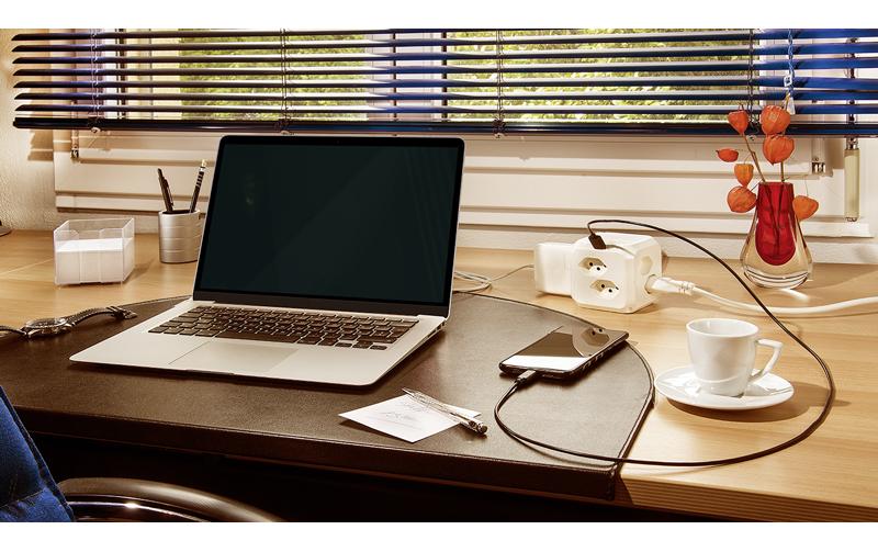 Steffen Steckdosenleiste Cube – 1,50 m, Kunststoff, Weiss, 8× T13, 1× USB-C PD 18 W, Überspannungsschutz