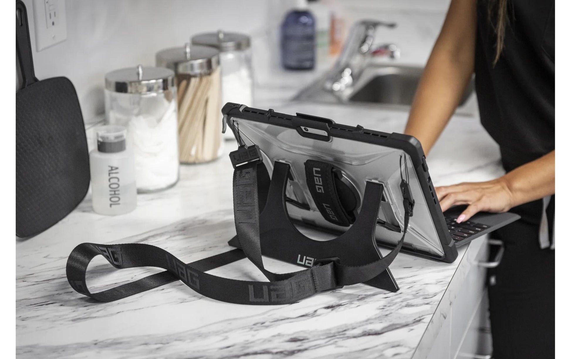 Urban Armor Gear UAG Schultergurt für UAG Tablet-Cases (Metropolis, Metropolis SE, Plasma, Scout) – Schwarz