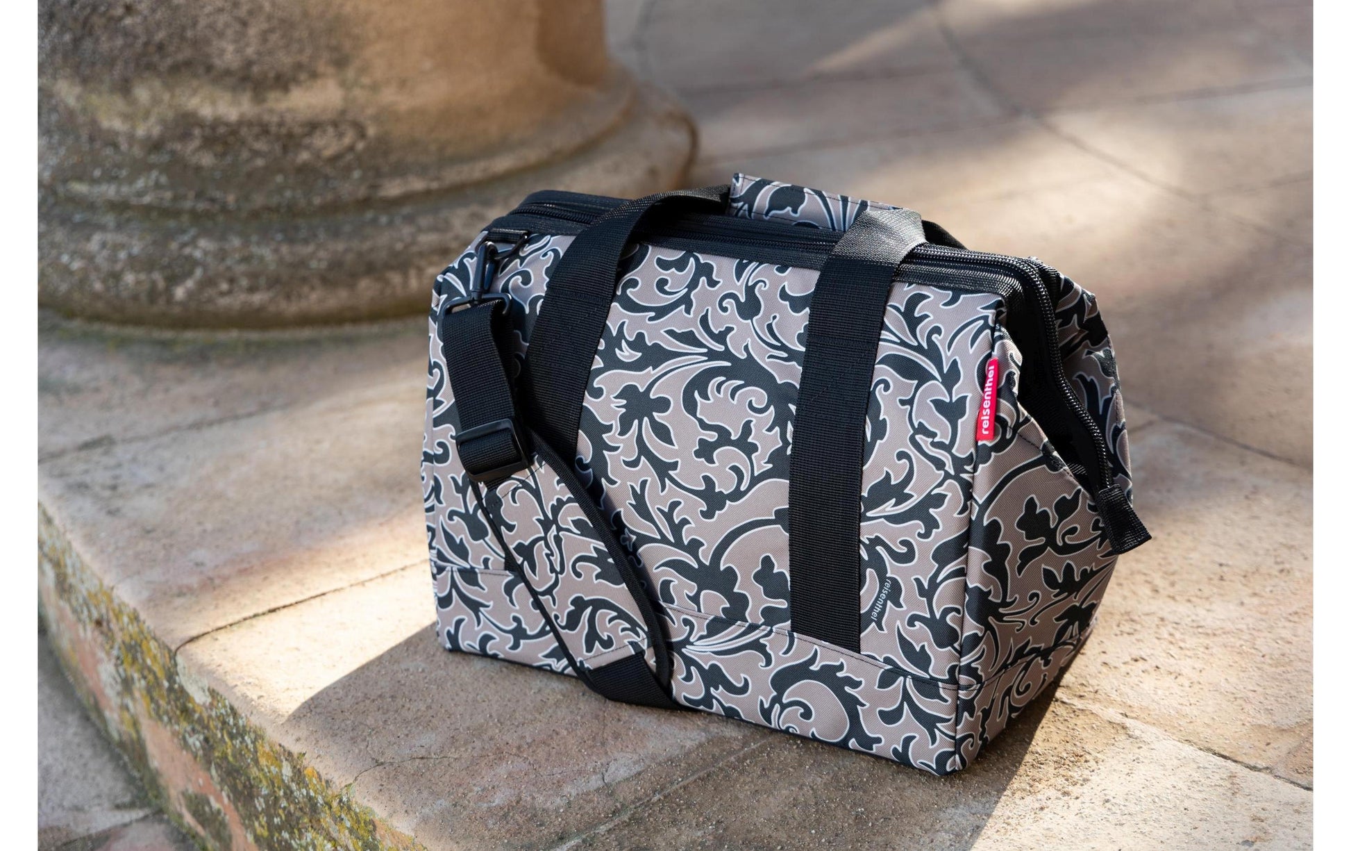 Reisenthel Umhängetasche Allrounder M – 18 l, Polyester, Barock-Marmor