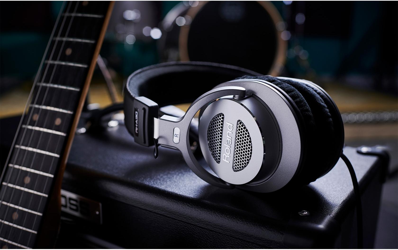 Roland RH-A30 – Over-Ear Studiokopfhörer – offen, 3,4 m, 10 – 25’000 Hz, hochohmig – Silber