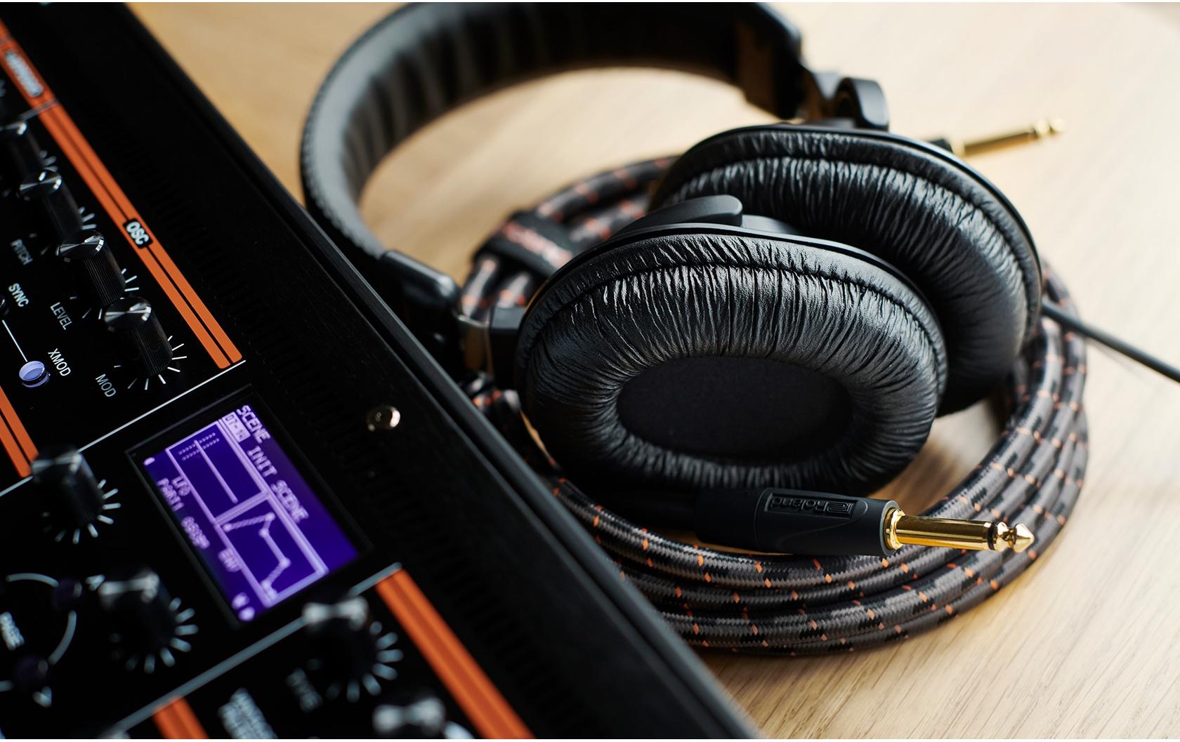 Roland RH-200 – Over-Ear Studiokopfhörer – Kabelgebunden, geschlossen, hochohmig (>32 Ω), 3,4 m – Schwarz