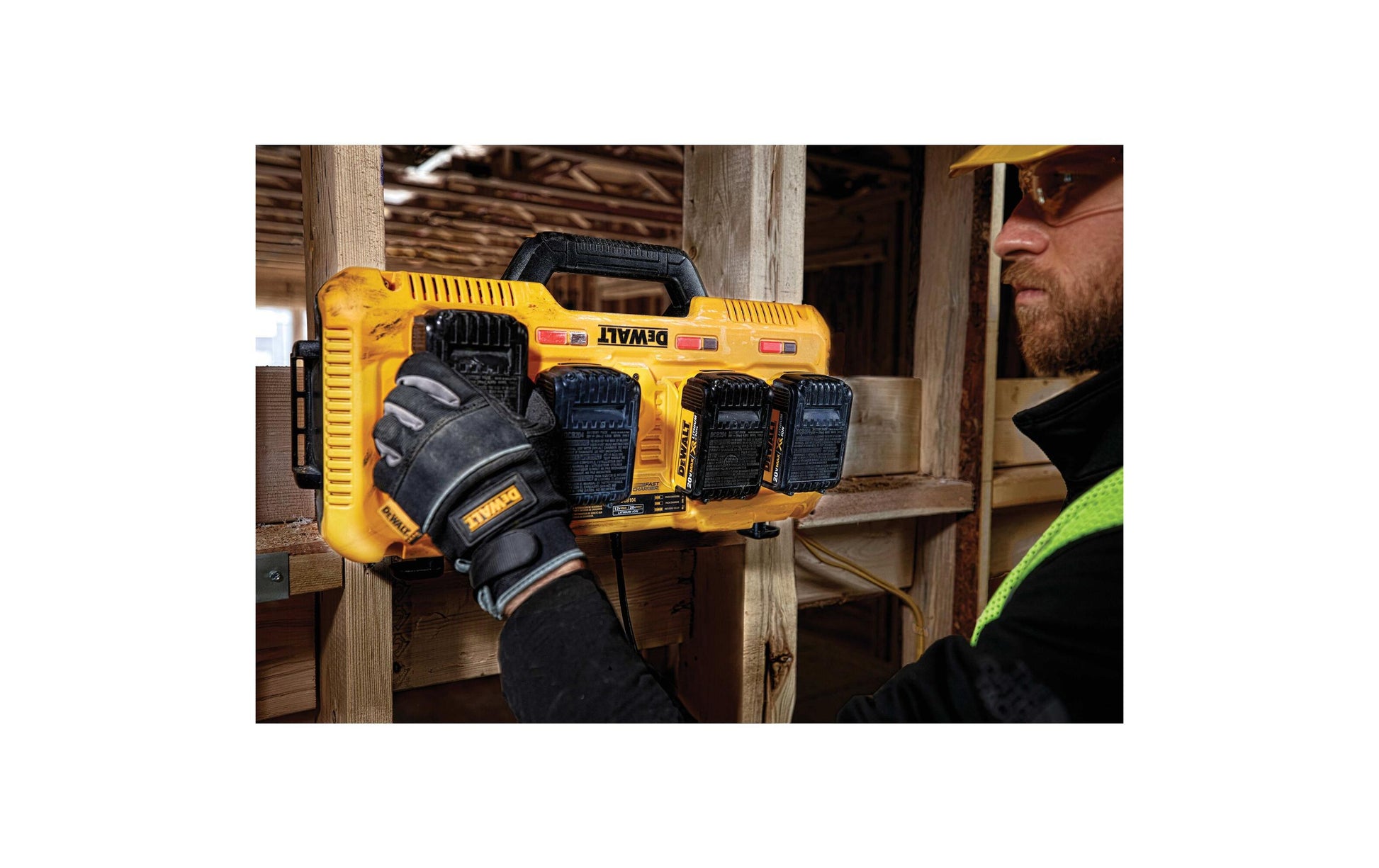 DeWalt Akku-Schnellladegerät 4× – für DeWalt XR 18 V
