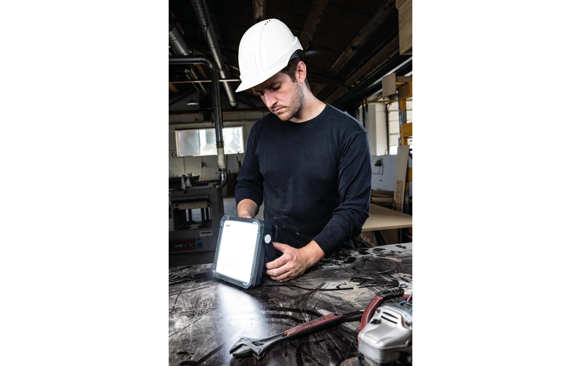 SCANGRIP Arbeitsleuchte Vega 2 Connect – 2000 lm, 100°, CAS Akku, IP54, dimmbar
