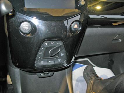 Brodit ProClip Halter – Auto-Halterung – für Toyota AYGO, Citroen C1, Peugeot 108 – Schwarz