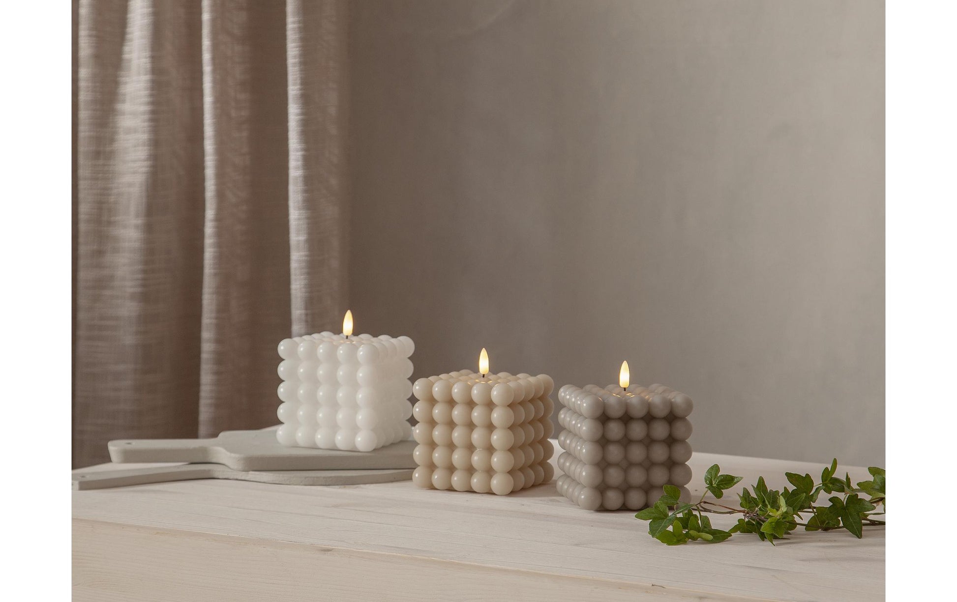 Star Trading LED-Säulenkerze Flamme Dot – Ø 10 × 12,5 cm, Warmweiss, Timer, batteriebetrieben, Grau
