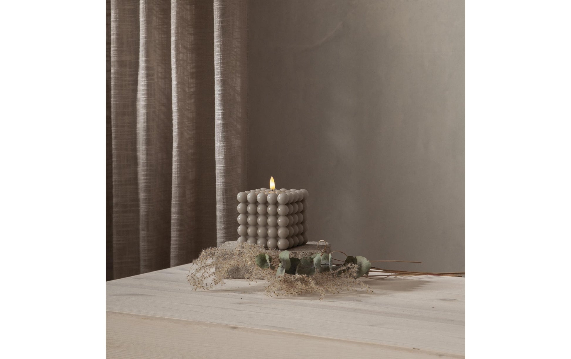 Star Trading LED-Säulenkerze Flamme Dot – Ø 10 × 12,5 cm, Warmweiss, Timer, batteriebetrieben, Grau