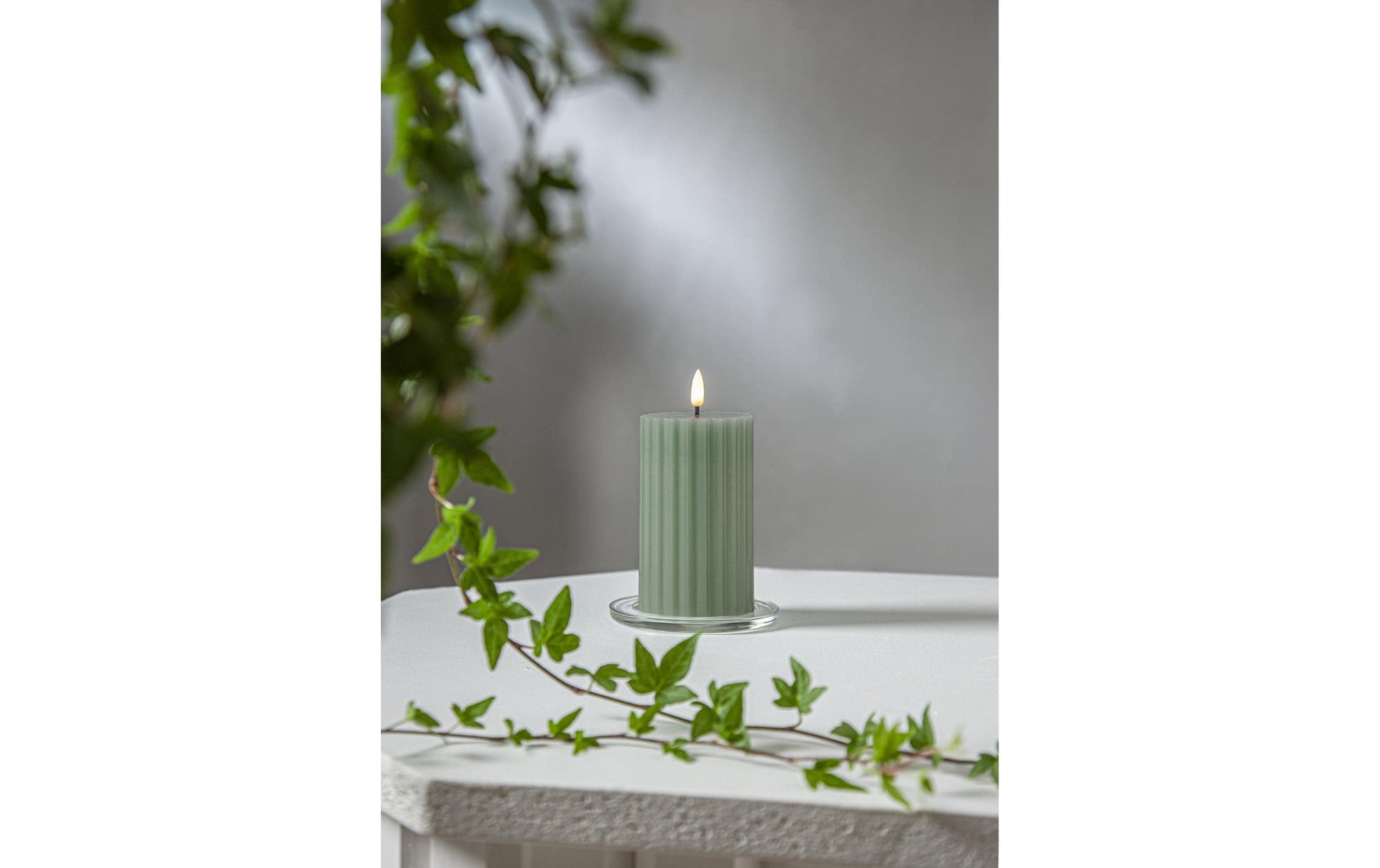 Star Trading Säulenkerze – Ø 7,5 × 15 cm, 0,02 W, Warmweiss, Grün, Batteriebetrieb, Timer (6 h/18 h)