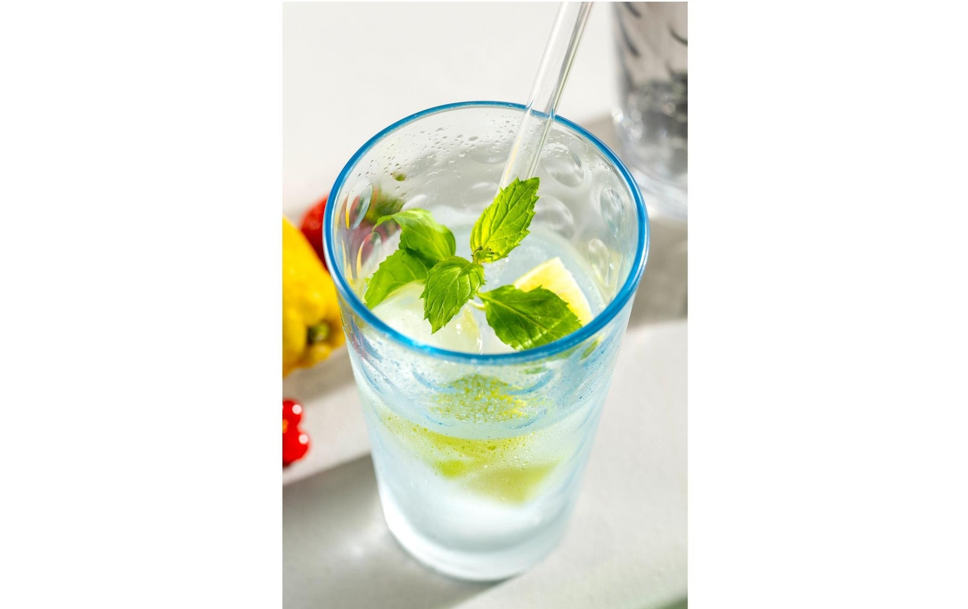 LEONARDO Trinkbecher Optic – 4er Set, 540 ml, Ø 9,0 cm, Glas, Hellblau, spülmaschinenfest