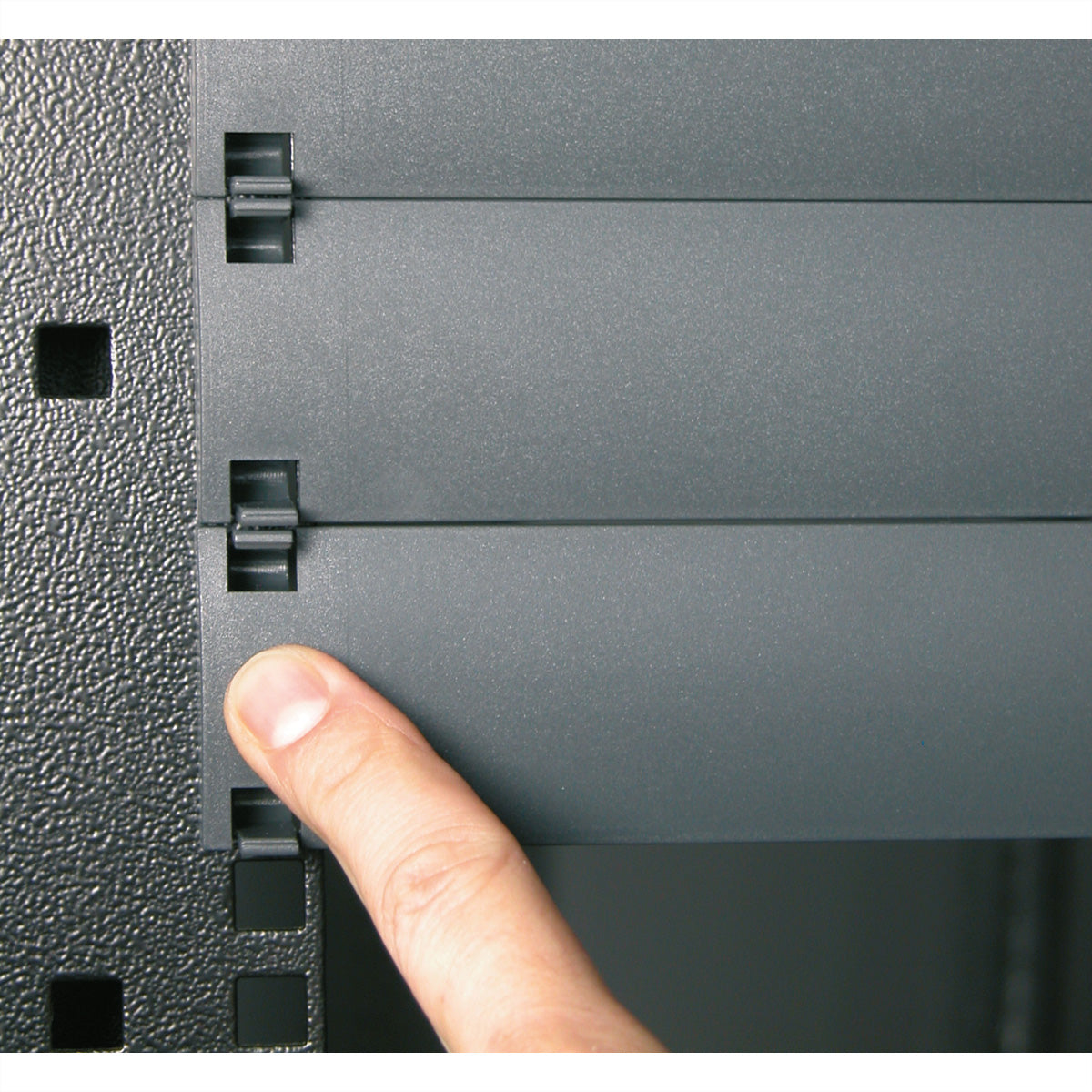 Apranet Blindblende – 19" Rack, 1U, 10×Blindplatten, RAL 7035 (Lichtgrau)