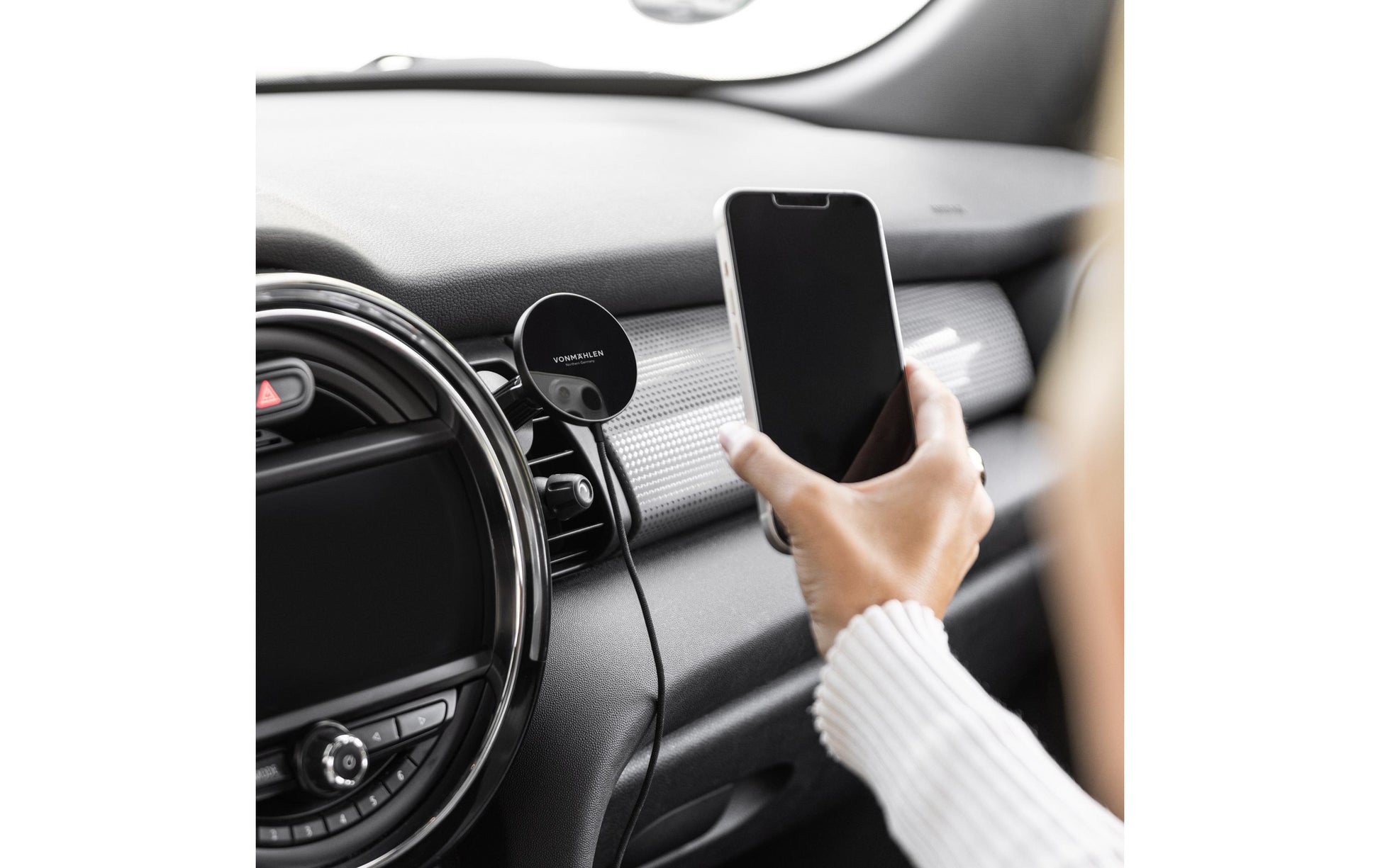 Vonmählen Aura Autoladegerät – 15 W, Qi, MagSafe-kompatibel – für MagSafe-kompatible Smartphones