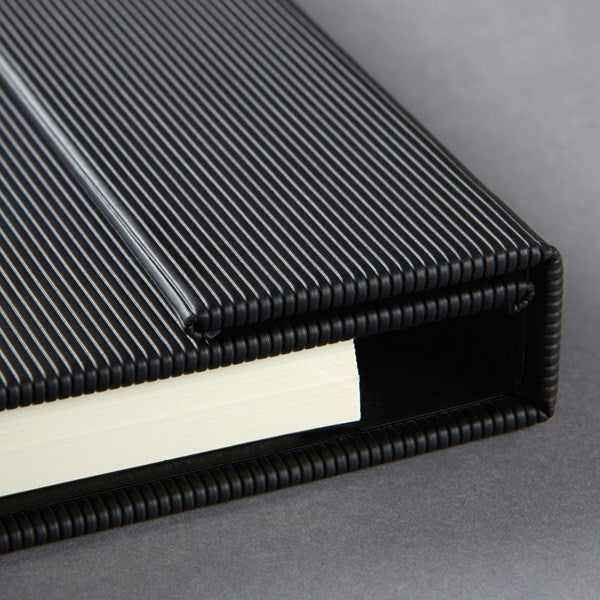 Sigel Notizbuch, A5, kariert 5 mm, Fadenheftung, 194 Seiten, 80 g/m² – schwarz