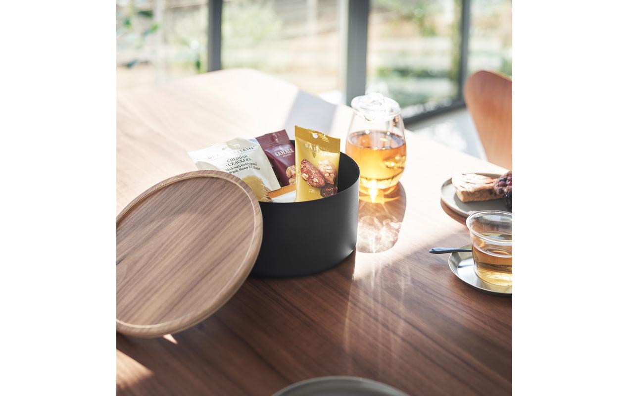 Yamazaki Aufbewahrungsbox (mit Deckel) – Stahl/Holz – Schwarz/Natur – Ø 220 × H 110 mm