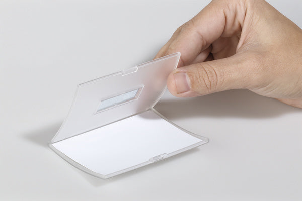 Durable Namensschild ClickFold mit Magnet – 90 × 54 mm, Kunststoff, transparent, 10 Stk.