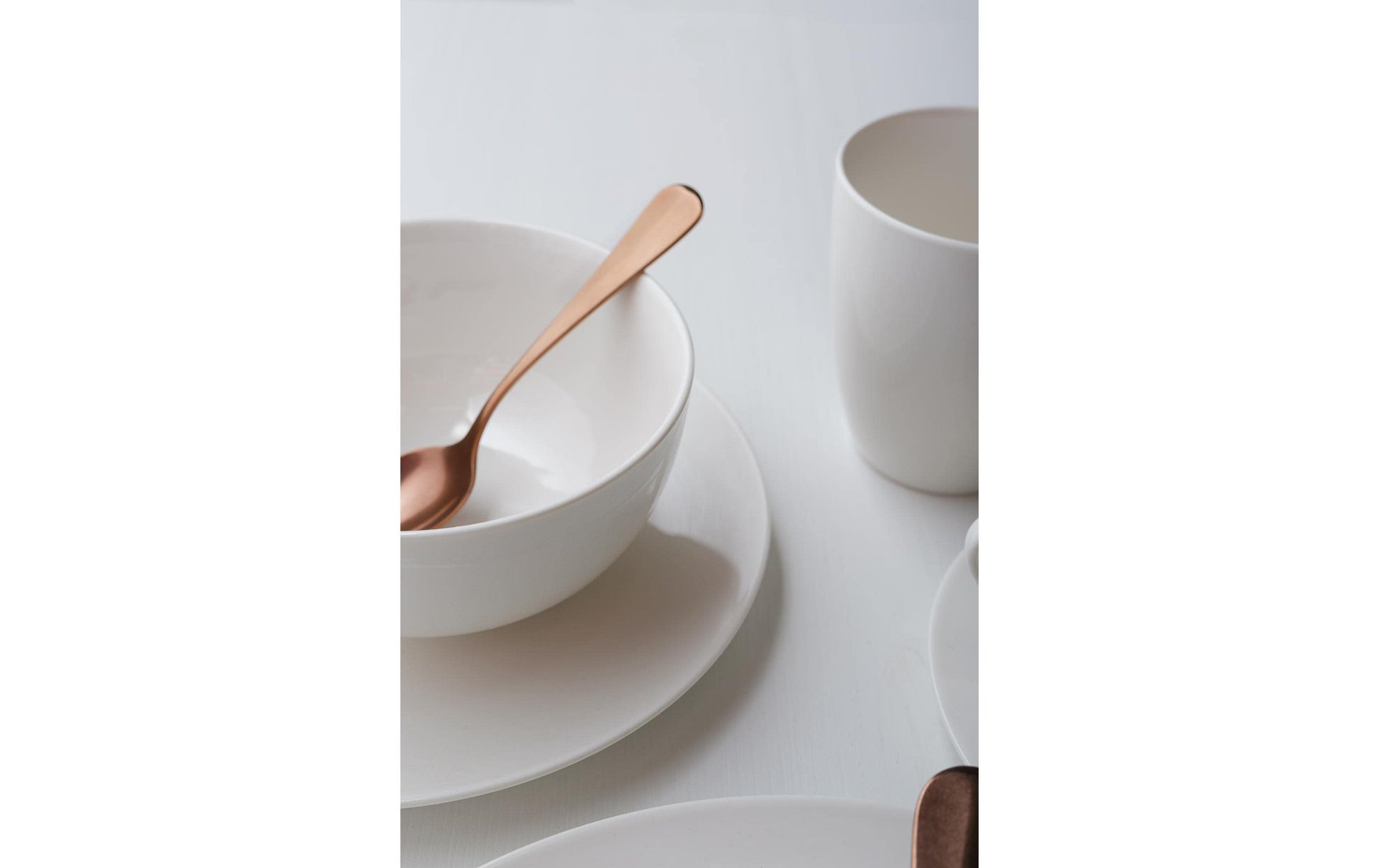 Sola Speise-Service Flow – Set 28-teilig, Ø 20 cm, Porzellan, Weiss, spülmaschinenfest, mikrowellengeeignet