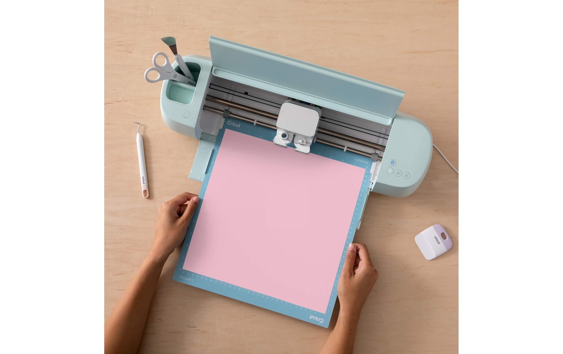 Cricut Selbstklebende Vinylfolie, glänzend – hellrosa/magenta – 30 × 60 cm – für Cricut Schneideplotter