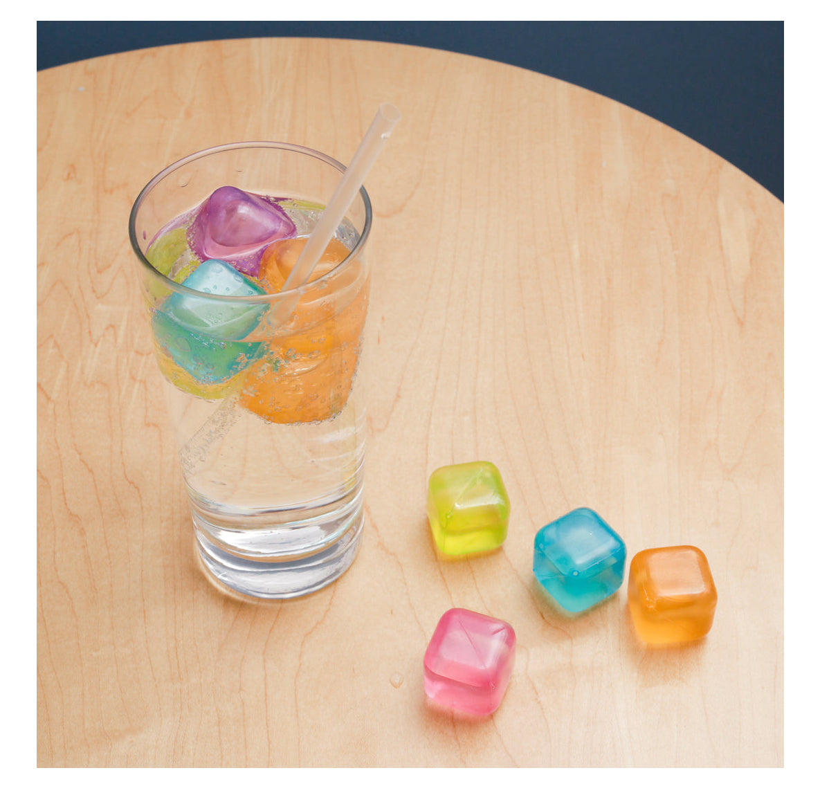 Kikkerland Eiswürfelform – 2,5 × 2,5 × 2,5 cm, Kunststoff (PE), Mehrfarbig, 30 Stk.