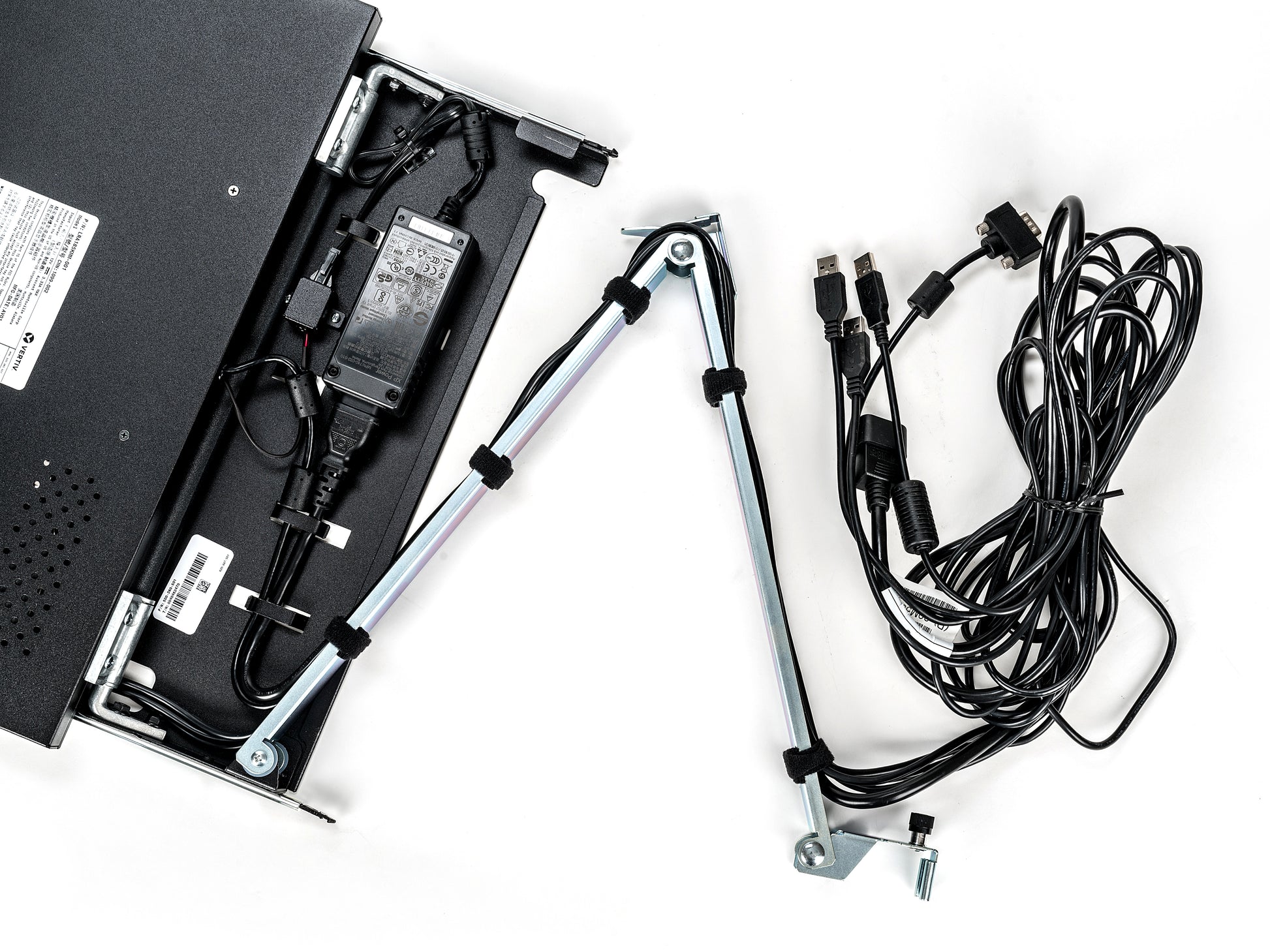 Vertiv Avocent – 19", 1366 × 768