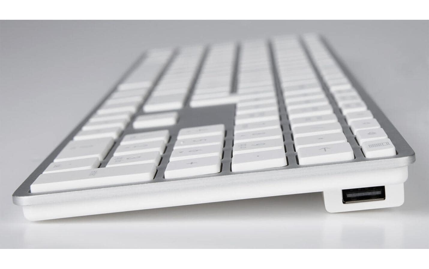 LMP 24203 – Tastatur, kabelgebunden (USB-A), CH-Layout (DE-CH), Fullsize (mit Ziffernblock) – für macOS