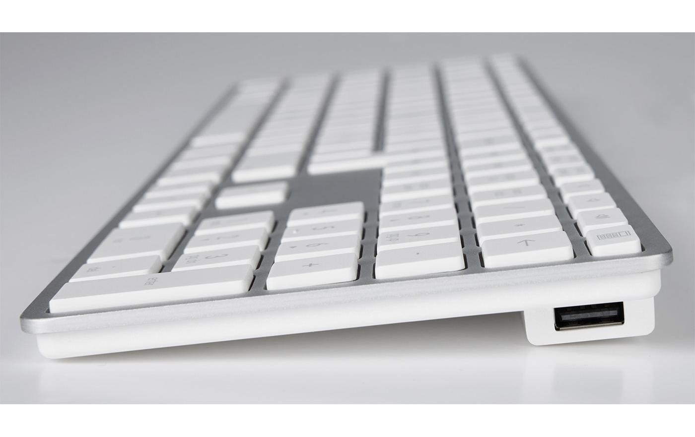 LMP KB-3421 – Tastatur, kabelgebunden (USB-A), CH-Layout (DE-CH), Fullsize (mit Ziffernblock) – für Windows