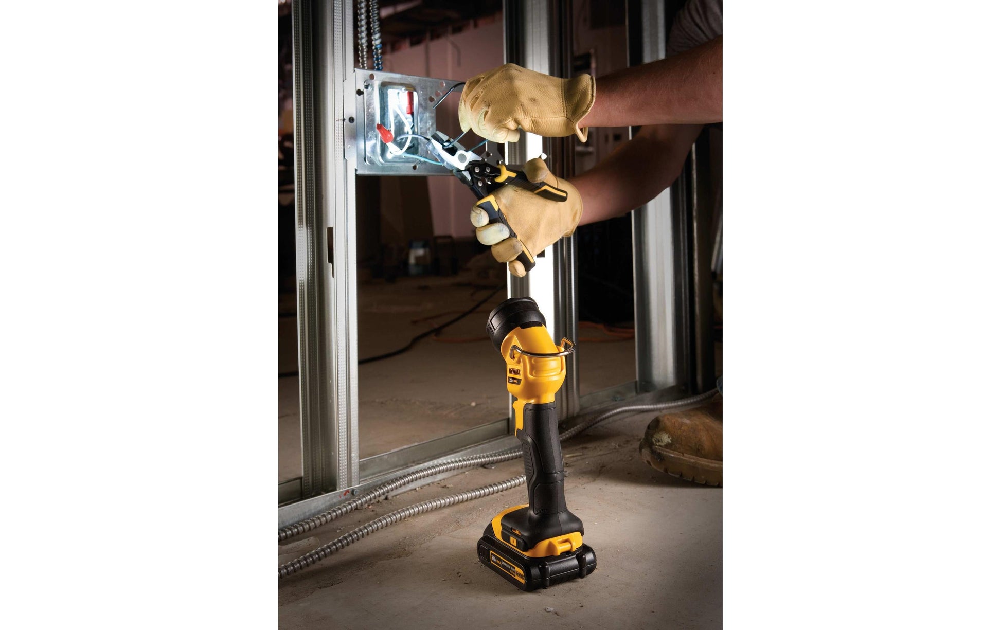 DeWalt Arbeitsleuchte – 110 lm, 18 V Akku (XR), 24 cm – Schwarz