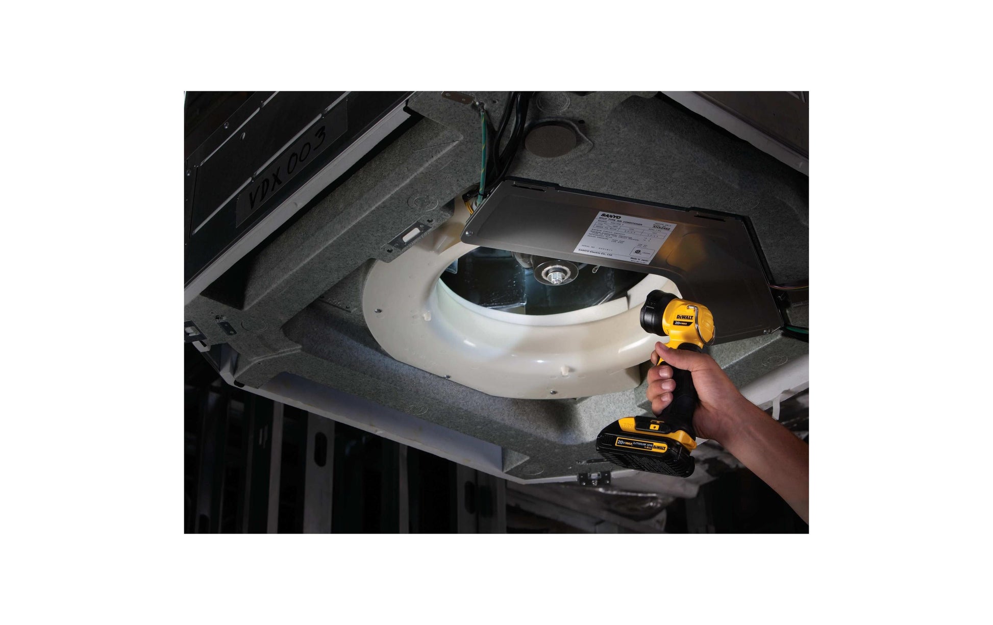 DeWalt Arbeitsleuchte – 110 lm, 18 V Akku (XR), 24 cm – Schwarz