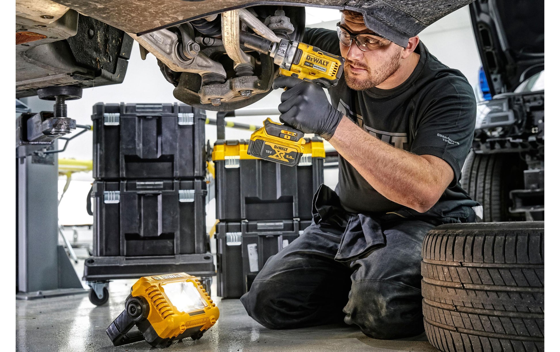 DeWalt Arbeitsleuchte – 2000 lm, 18 V Akku, fest eingebaute LED – Gelb