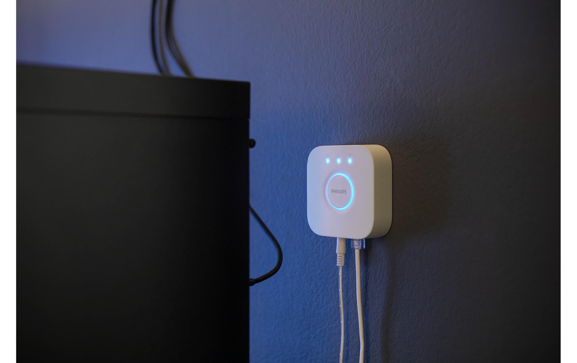 Philips Hue Lightstrip Starter-Set mit Bridge – Zigbee, Bluetooth – RGB + 2000–6500 K