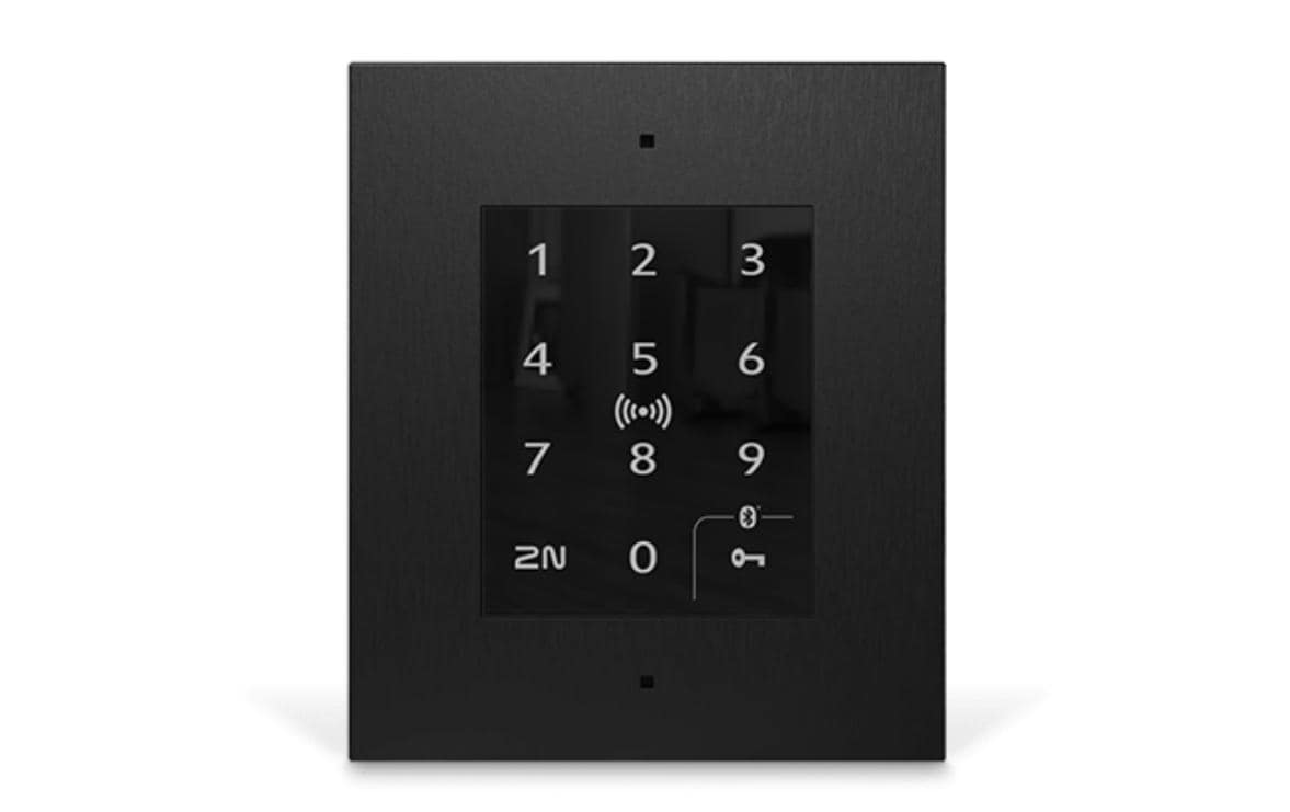 2N Zutrittsleser Access Unit 2.0 – 108 × 45 × 131 mm, schwarz, IP54
