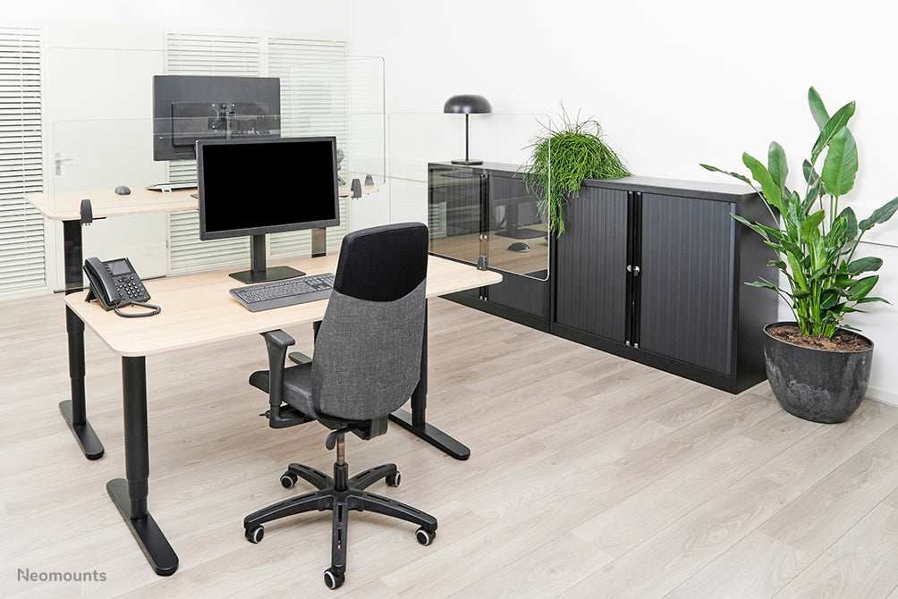 Neomounts Hygieneschutzschild – 1'380 × 650 mm, transparent, mit Montageset, für Tischplatten 0–25 mm