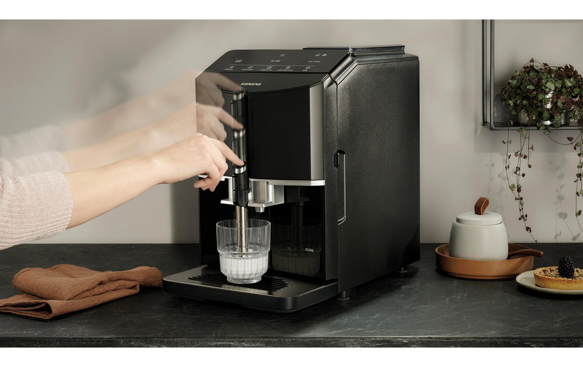 Siemens EQ300 TF301E19 Kaffeevollautomat – 15 bar, 1,4 l, 250 g, Keramik-Mahlwerk, Schwarz