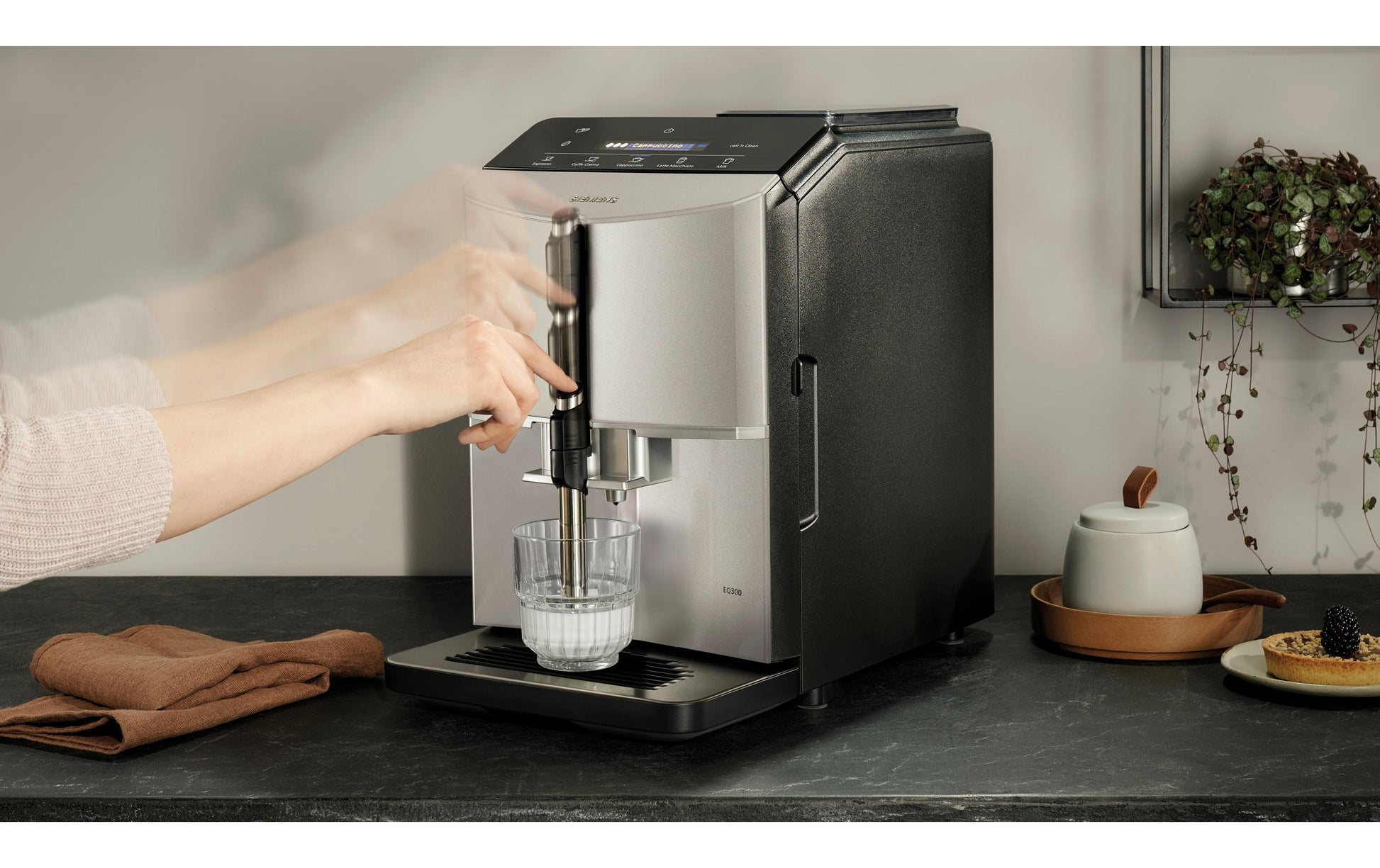 Siemens EQ300 TF303E07 Kaffeevollautomat – 15 bar, 1,4 l, 250 g, Keramik-Mahlwerk, Schwarz