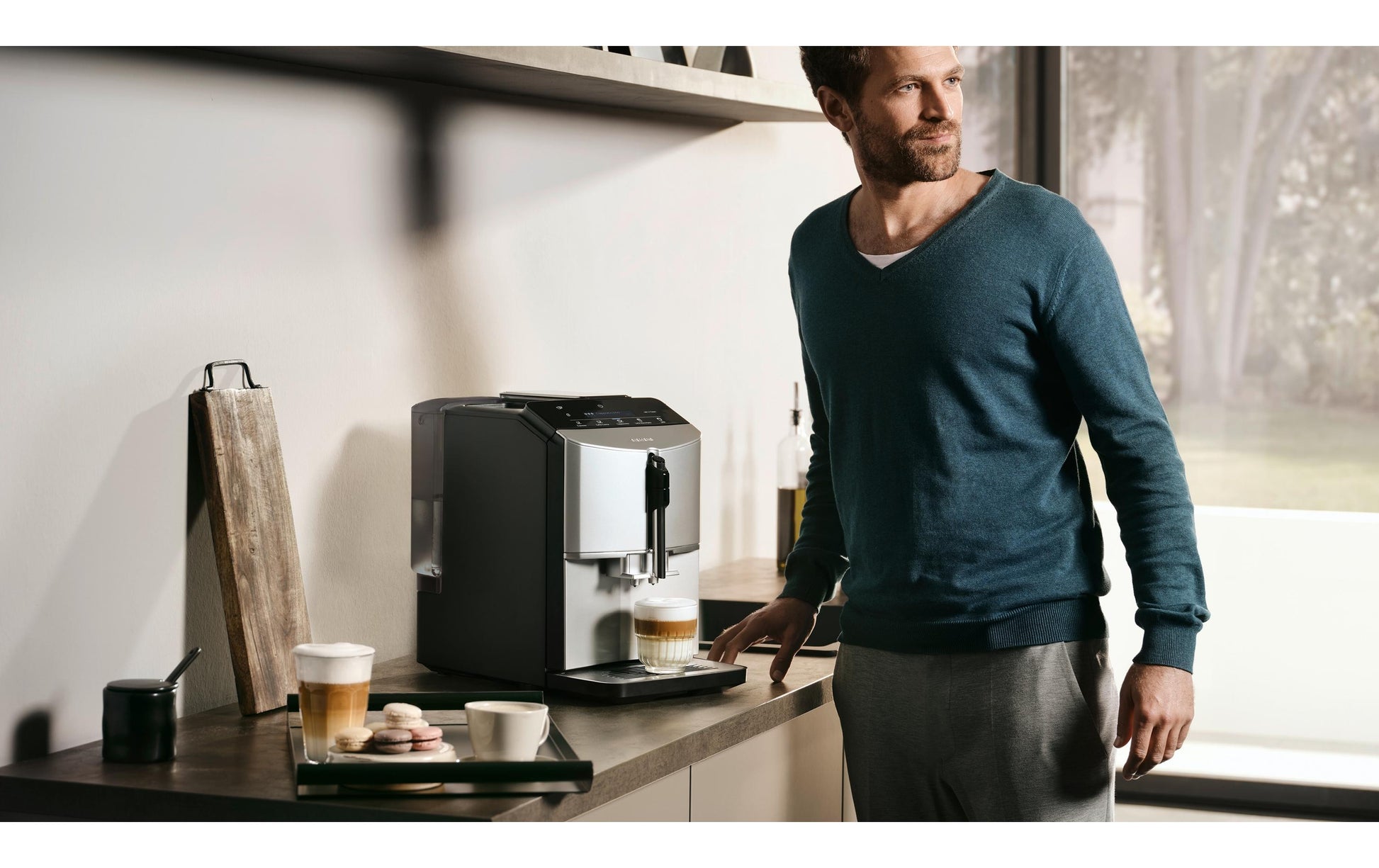 Siemens EQ300 TF303E07 Kaffeevollautomat – 15 bar, 1,4 l, 250 g, Keramik-Mahlwerk, Schwarz