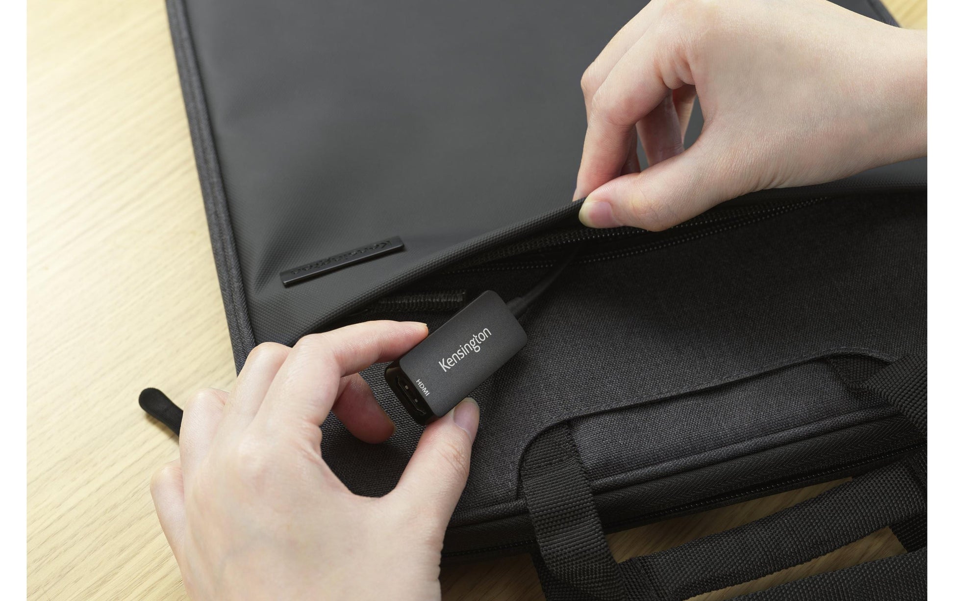 Kensington CV4200H Adapter USB-C zu HDMI – 8K (7680 × 4320) @ 60 Hz, HDMI 2.1, 12,1 cm, Schwarz