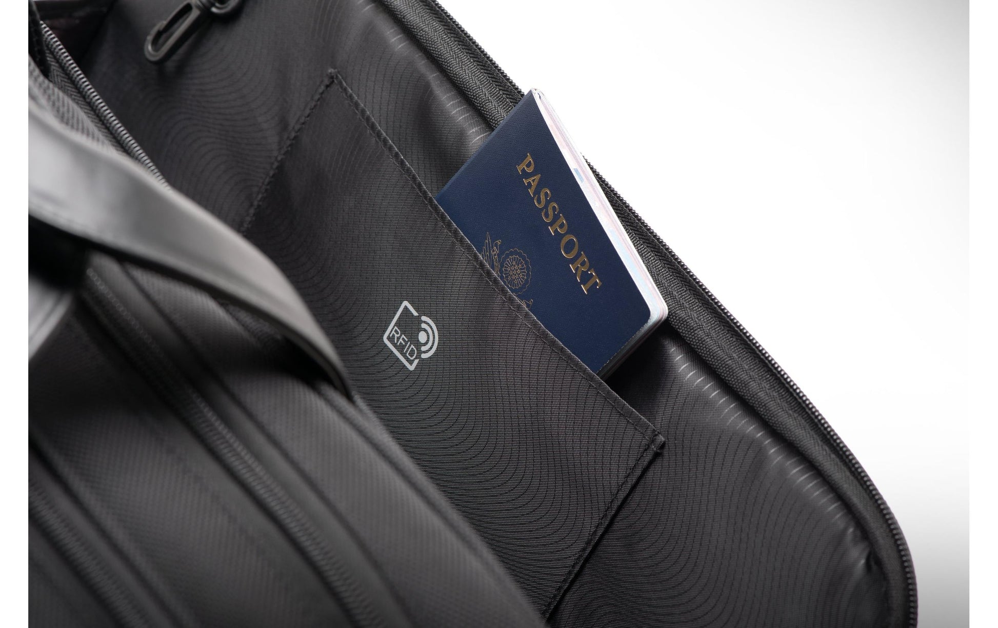 Kensington Contour 2 Notebook-Tasche bis 15,6" – wasserfest, Trolley-Band – Schwarz