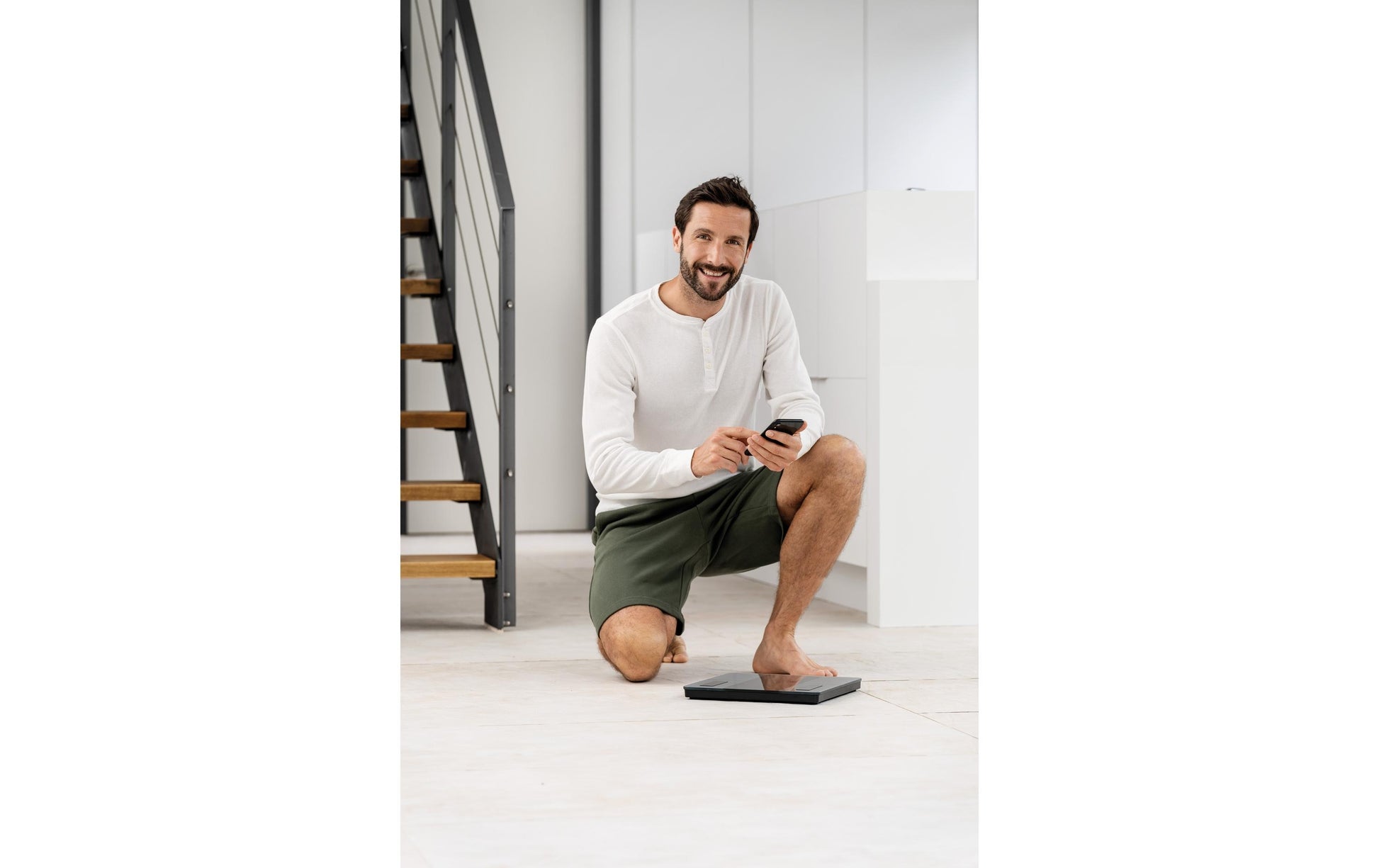 Beurer Universalwaage BF 500 – Tragkraft 180 kg, Teilung 100 g, Wiegefläche 30 × 30 cm, Batterie, Glas