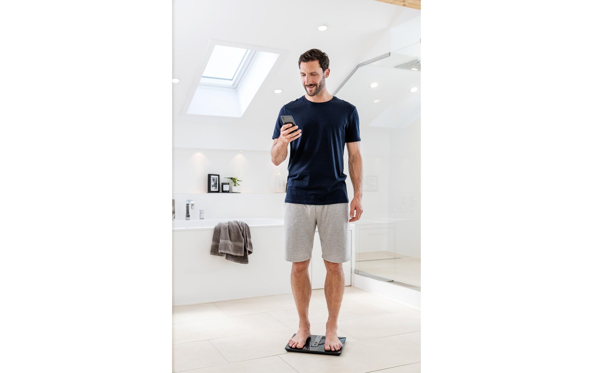 Beurer Analysewaage BF 980 – WLAN, App-kompatibel – 180 kg – Blau – Sicherheitsglas